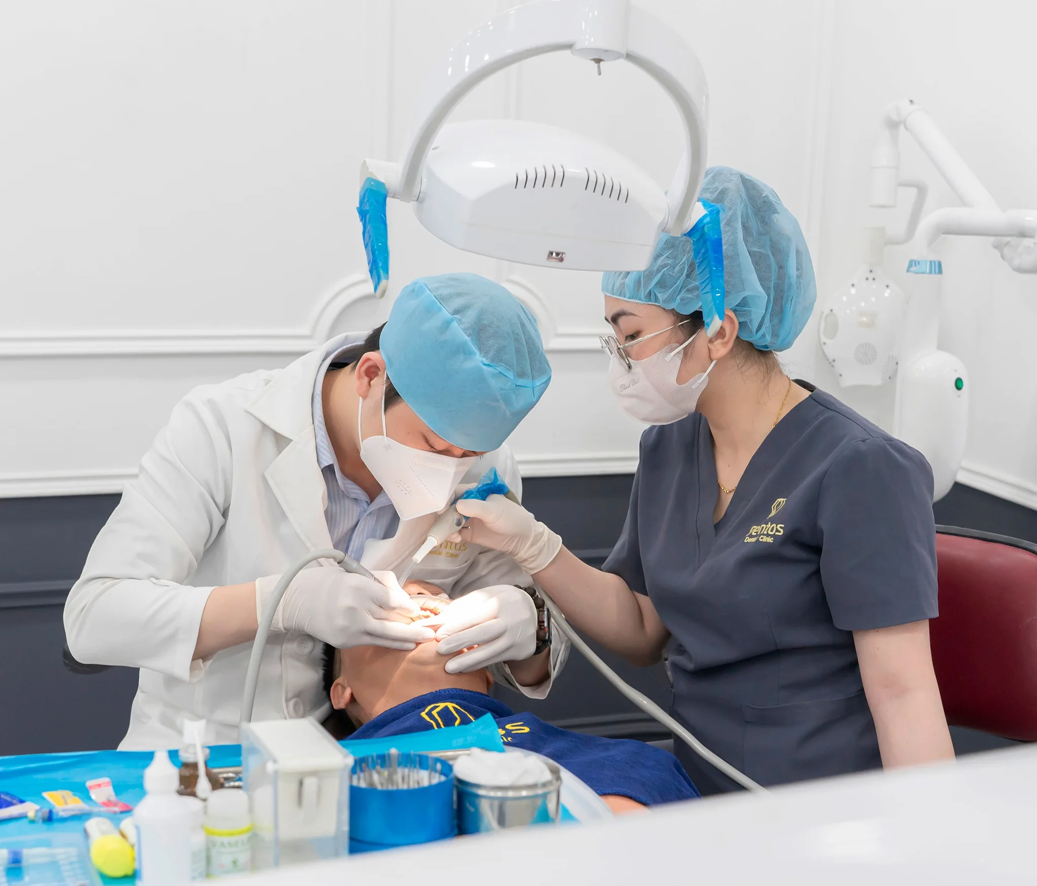 Tháo răng sứ như thế nào để không đau và bảo tồn tối đa răng thật?