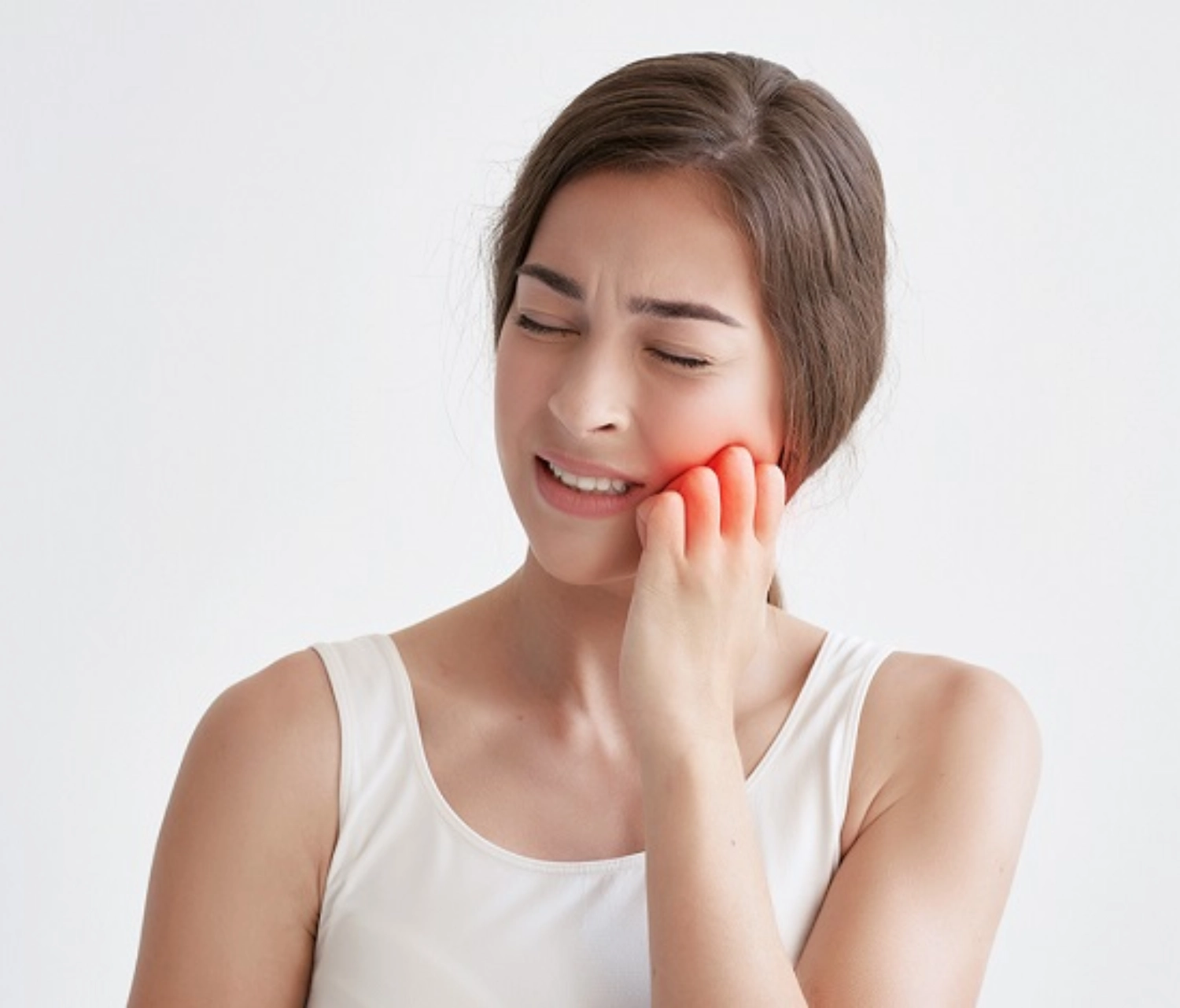 Răng bọc sứ bị viêm tủy có sao không? Nguyên nhân là gì?