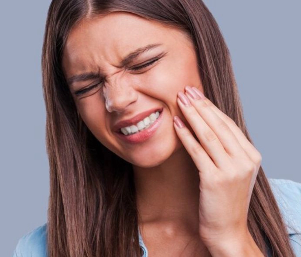 Mài răng bọc sứ bị ê buốt phải làm sao?