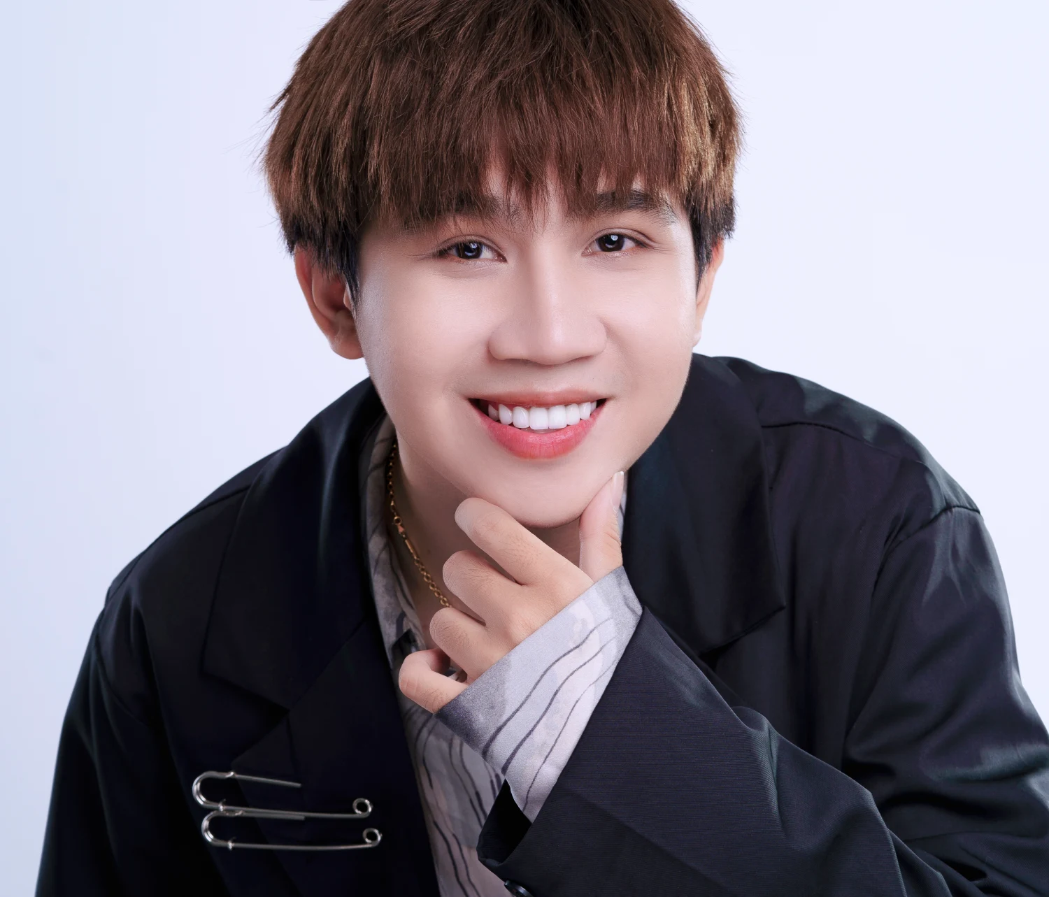 Bọc răng sứ có dùng bảo hiểm y tế được không?