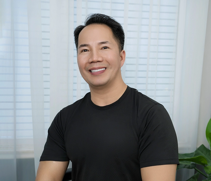 Chiêm ngưỡng nụ cười tươi mới của khách hàng 56 tuổi vượt hơn 14.000km để về Việt Nam làm răng sứ