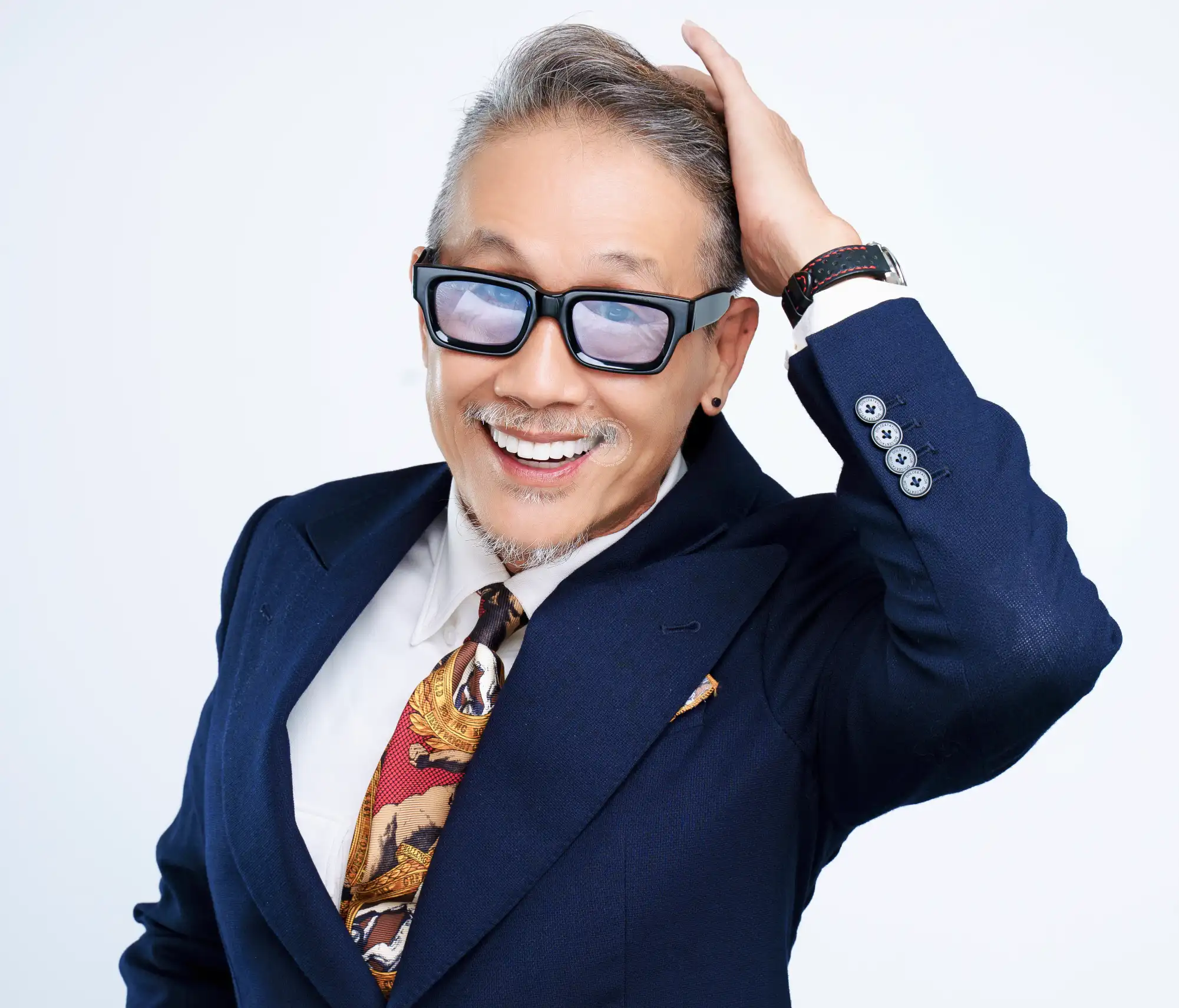 Người cao tuổi bọc răng sứ được không?