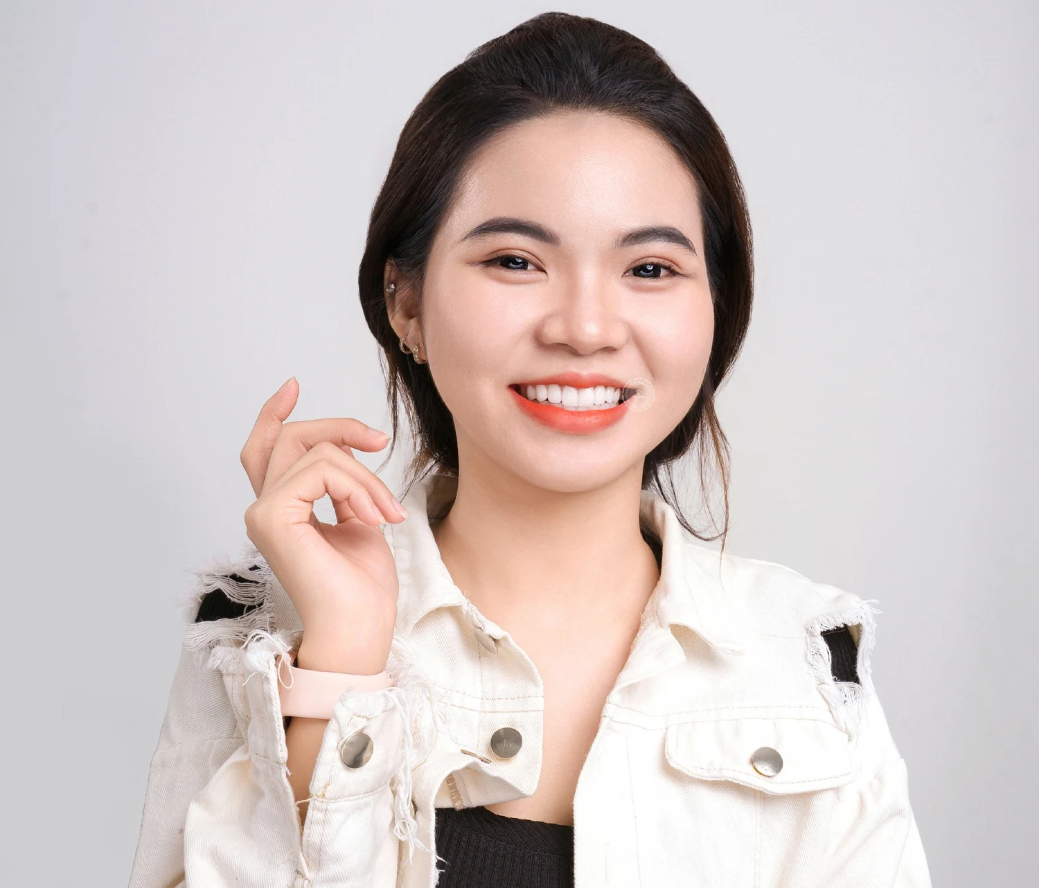 Răng Sứ HT Smile của nước nào? Có tốt không? Giá bao nhiêu?
